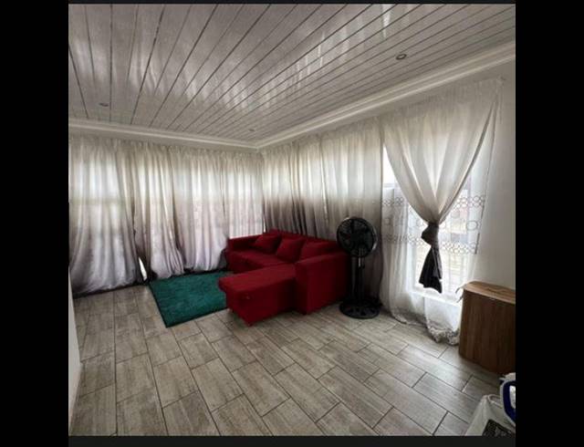 3 BEDROOM HOUSE FOR SALE IN CLAYVILLE